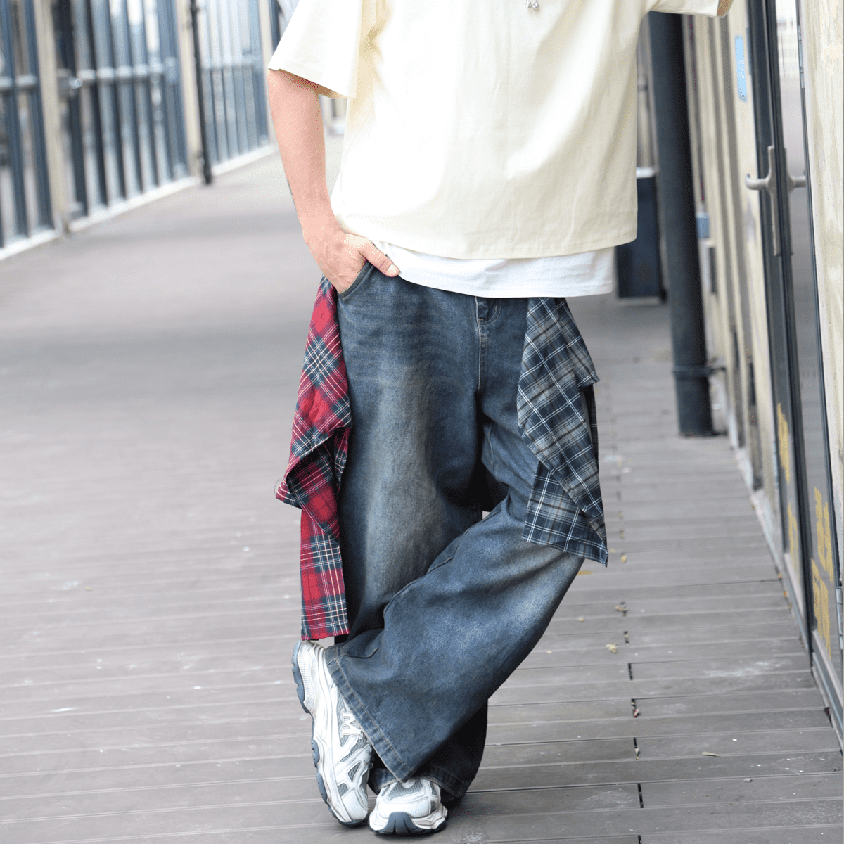 Unisex Loose Fit Straight-Leg Washed Jeans