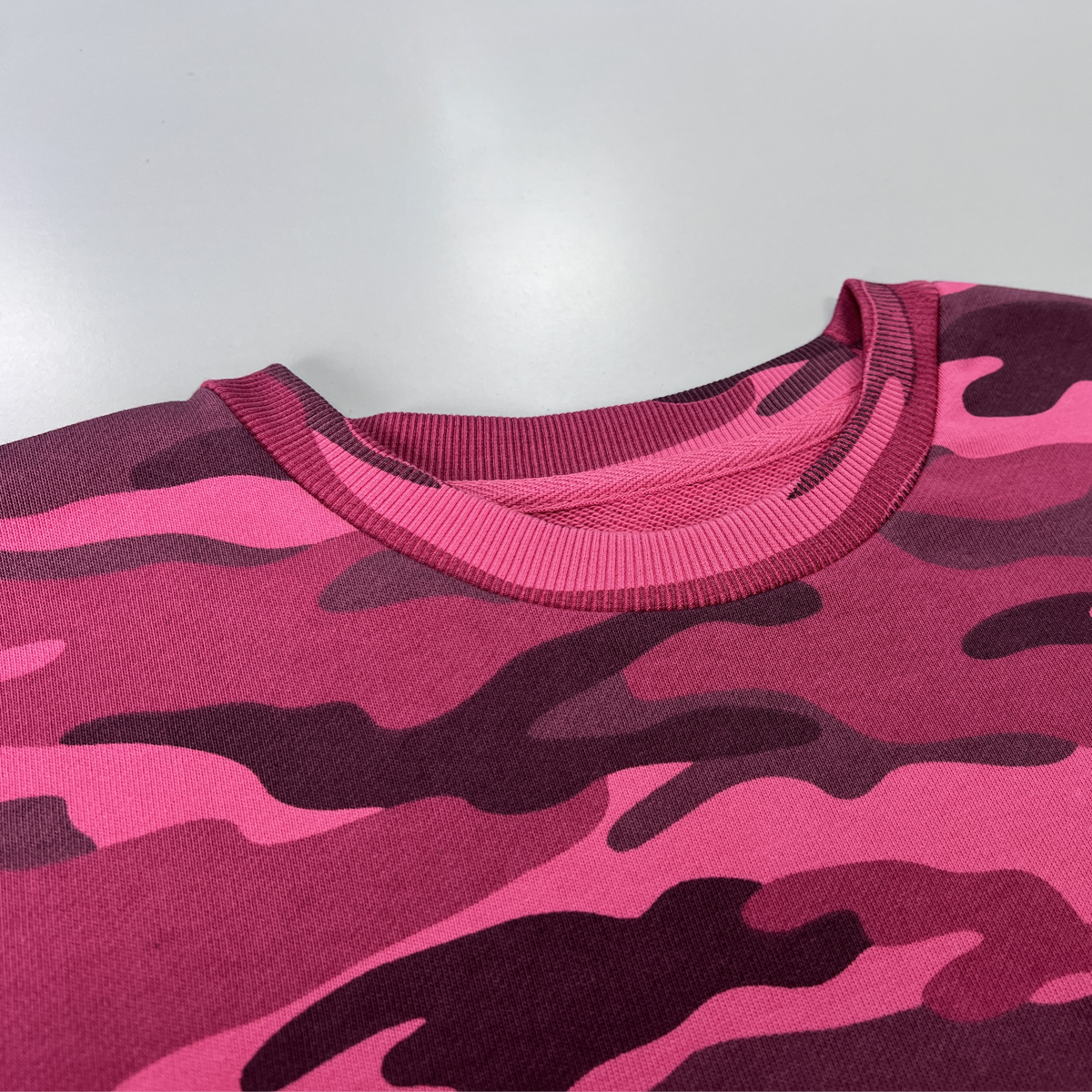 Unisex Heavyweight Rose Camo Cropped Crewneck Sweatshirt (420GSM)