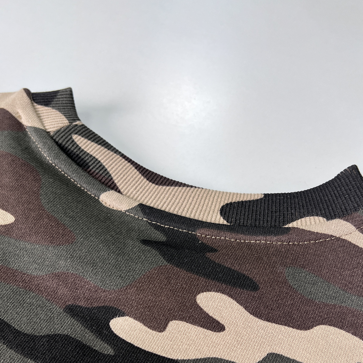 Unisex Heavyweight Camo Cropped Crewneck Sweatshirt (420GSM)